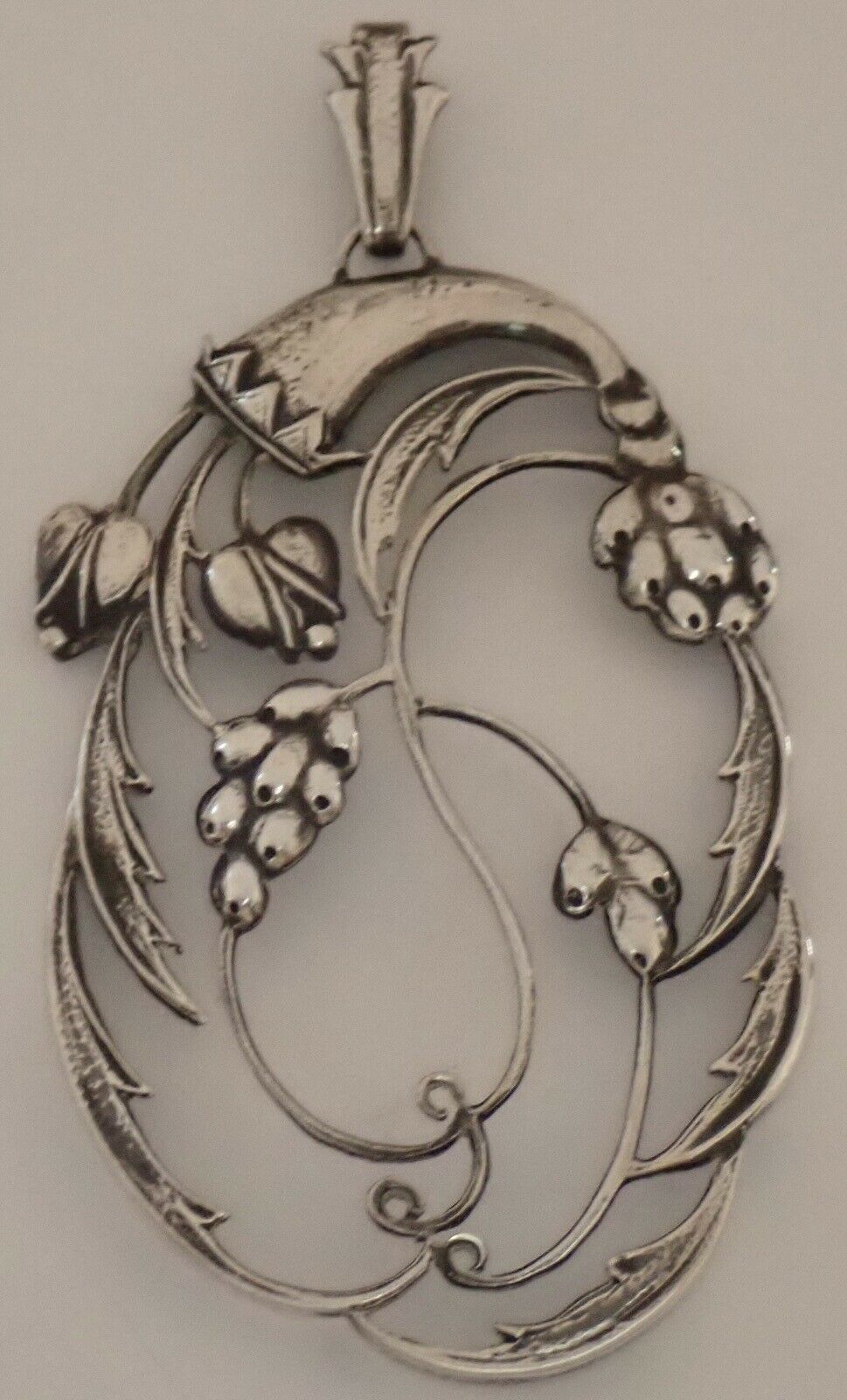 Antique Art Nouveau Deco 800 Fine Silver Vining Flower &  Leaf Pendant